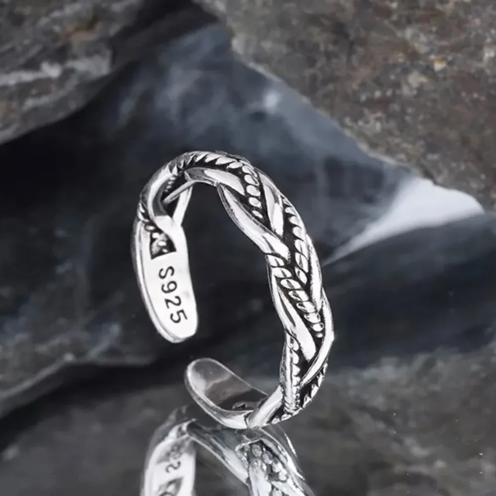 The Dainty Weave Ring in antiqued 925 silver